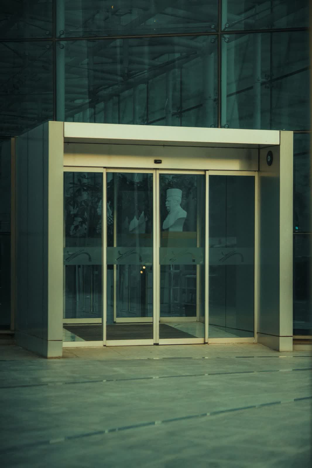 Glass vestibule entrance with automatic doors